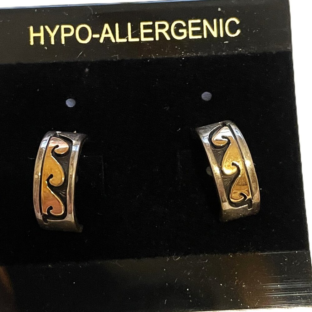 (NWOT) Sterling Silver Carved Wave Pattern Earrings. (SK116)